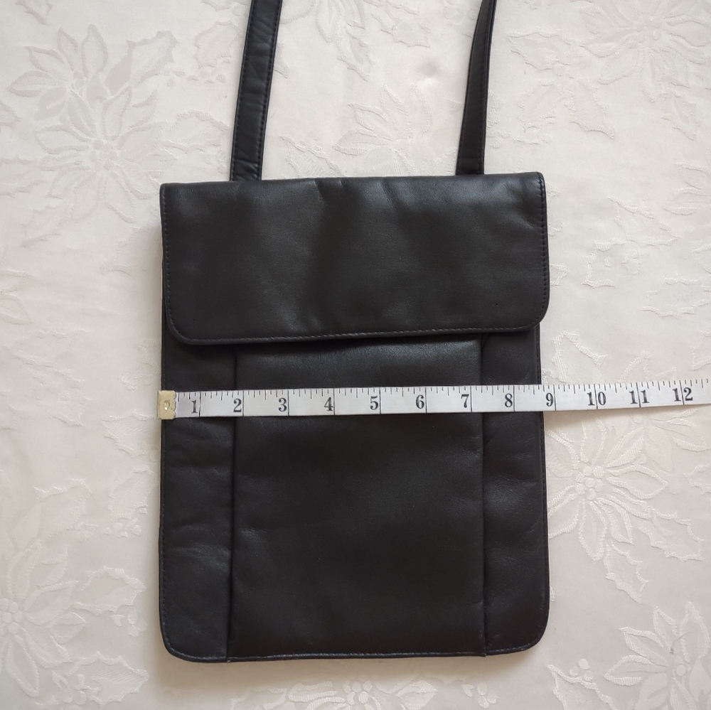Vintage Black flap leather crossbody - Picture 5 of 12
